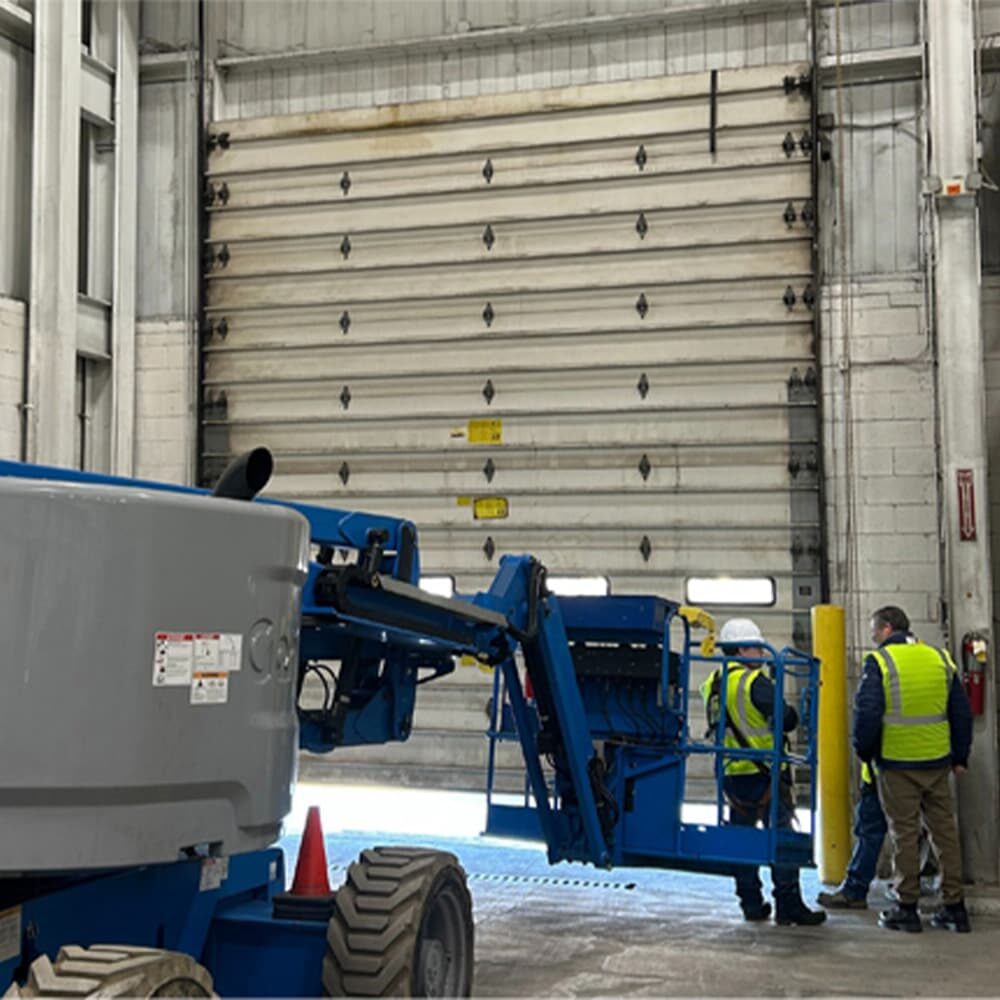 Dynamic experts examining door